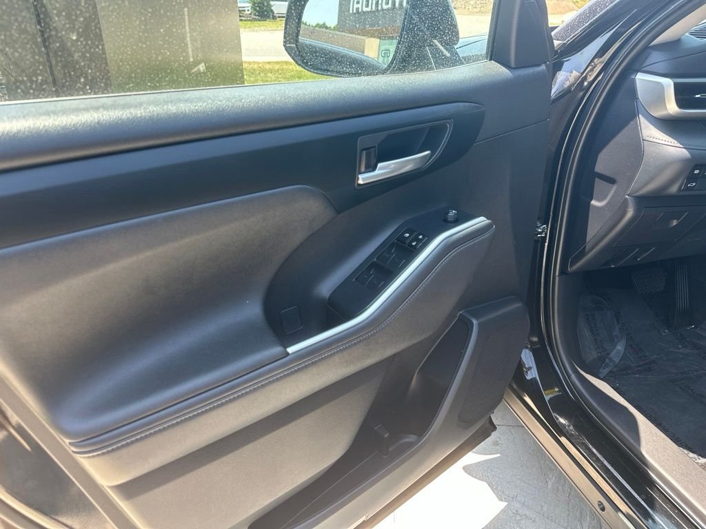 Used 2023 Black Toyota XLE image 9