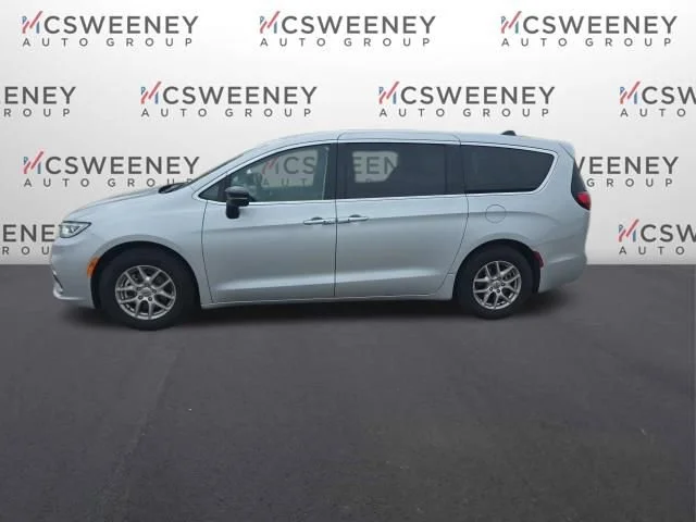 Used 2024 Silver Chrysler Touring L image 4
