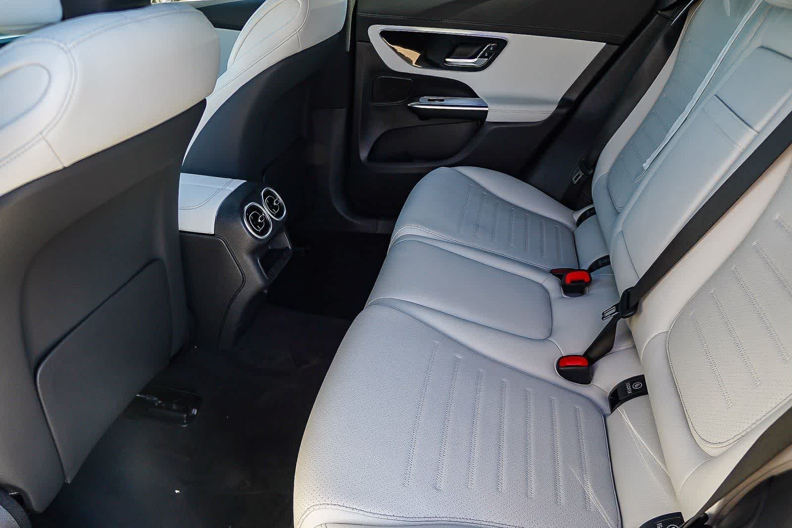 New 2026 Polar White Mercedes-Benz GLC 300 image 21