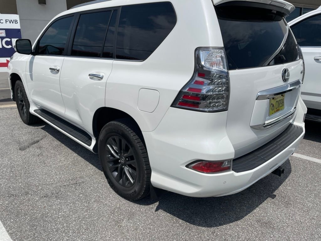 Used 2022 White Lexus 460 image 2