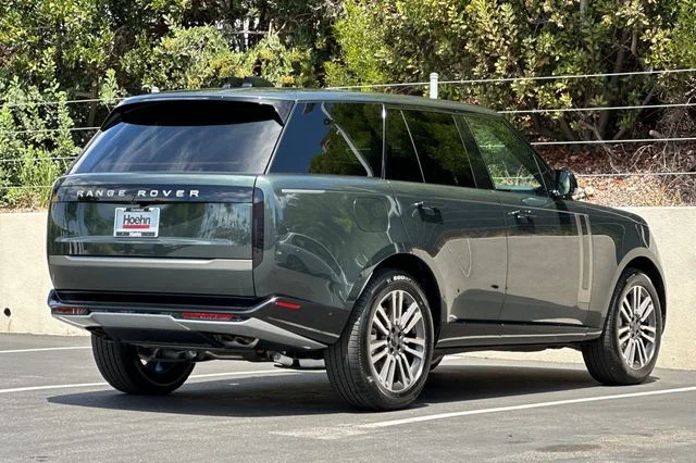 New 2026 Belgravia Green Land Rover SE image 5