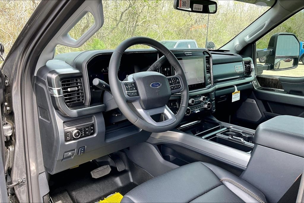 New 2026 Ford Super Duty F-250 Lariat 4D Crew Cab