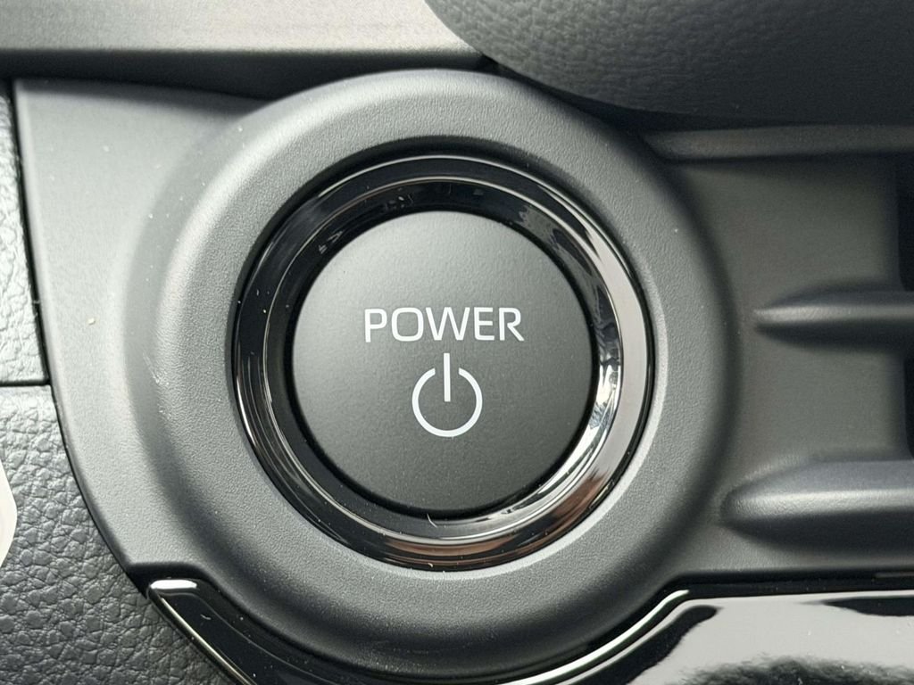 New 2026 Oxygen White <sup>1</sup> Toyota  Limited image 7