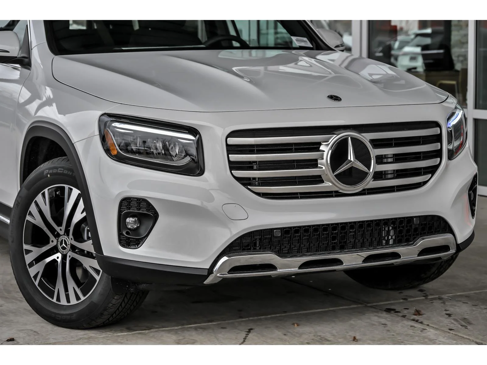 New 2026 Polar White Mercedes-Benz GLB 250 image 29
