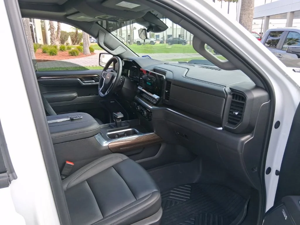 Used 2025 Summit White Chevrolet LT Trail Boss image 11