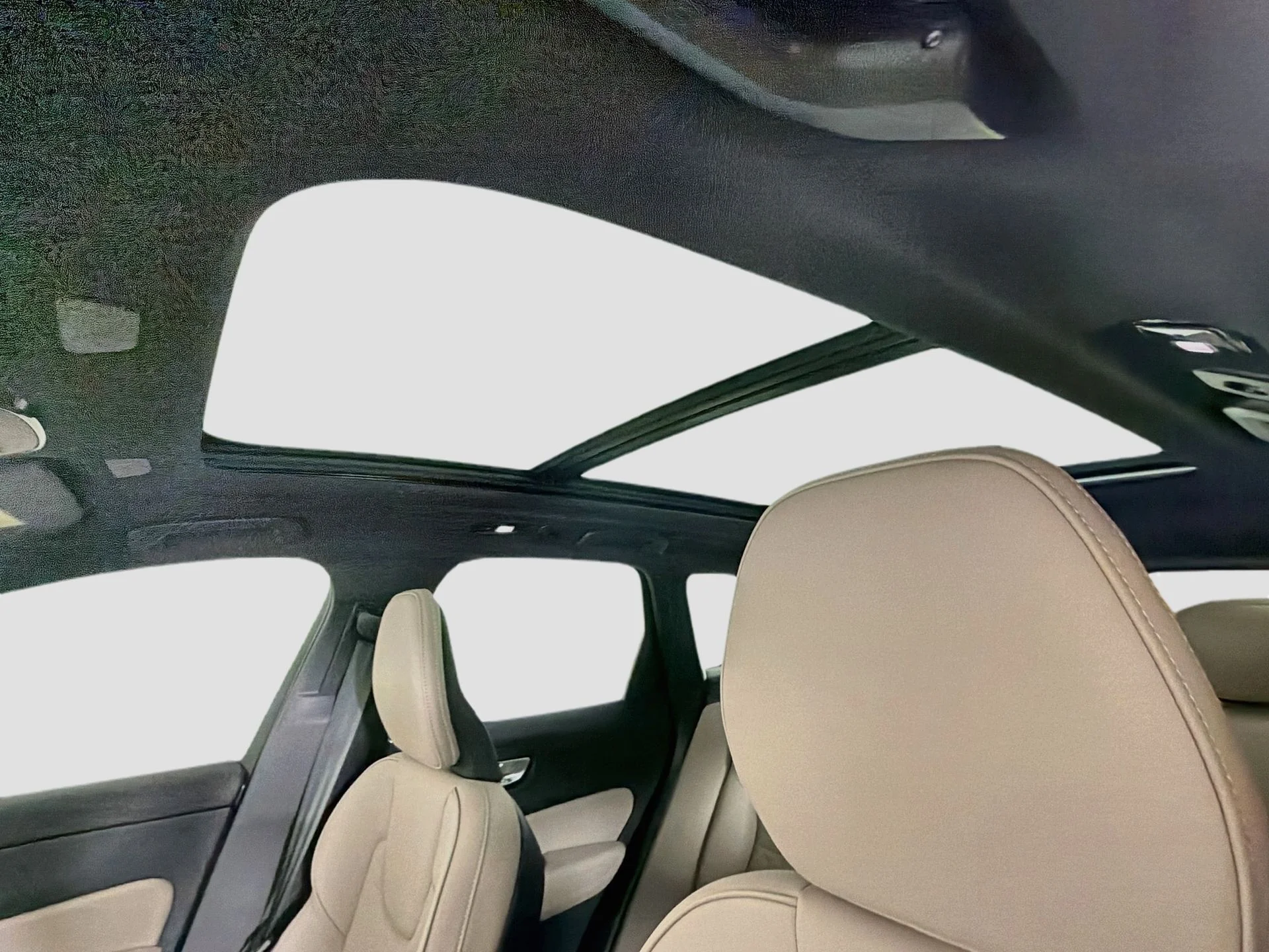 New 2026 Bright Dusk Volvo Plus image 21