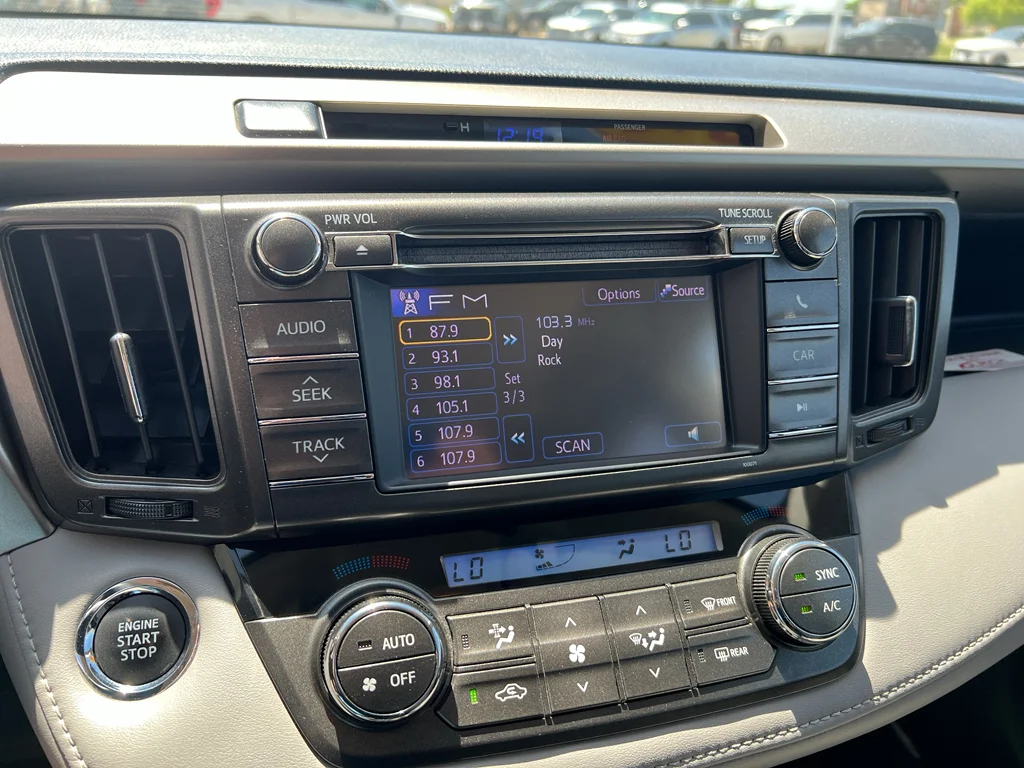 Used 2013 Blizzard Pearl Toyota Limited image 17