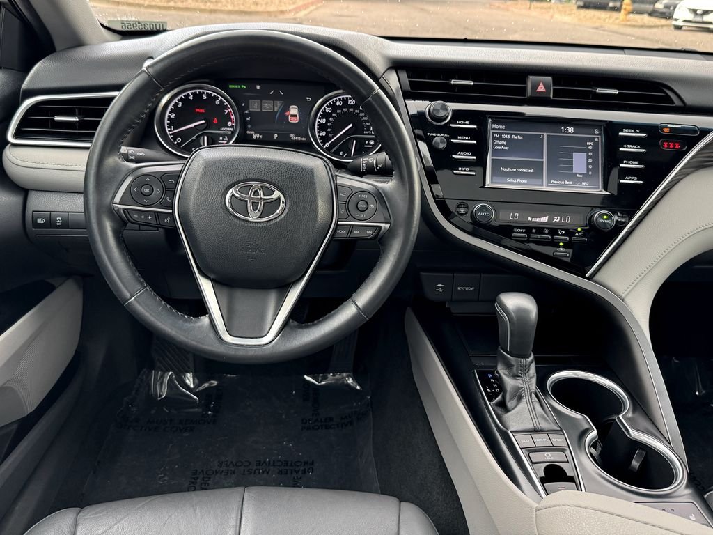 Used 2018 Silver Toyota XLE image 29