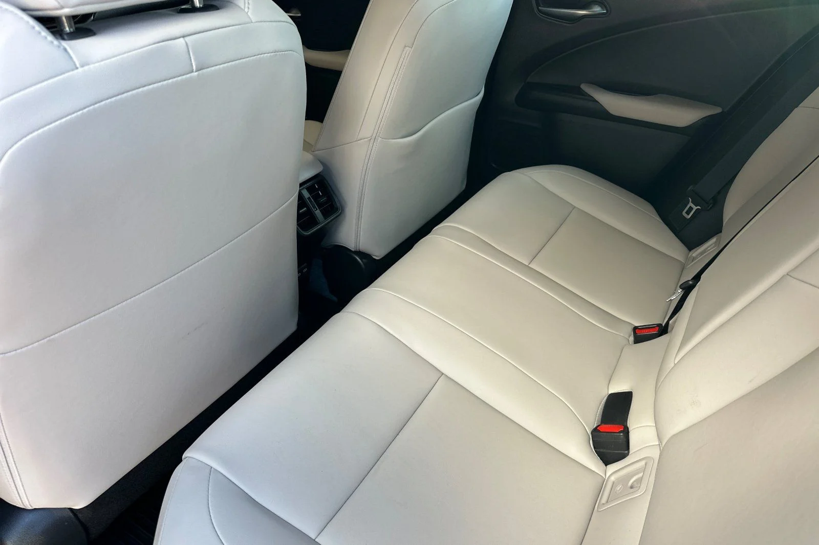 2025 Lexus UX Hybrid 300h - Photo 9