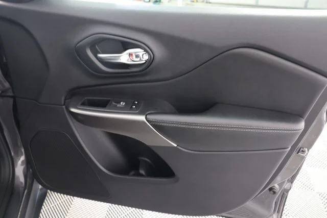 Used 2021 Gray Jeep Limited image 29