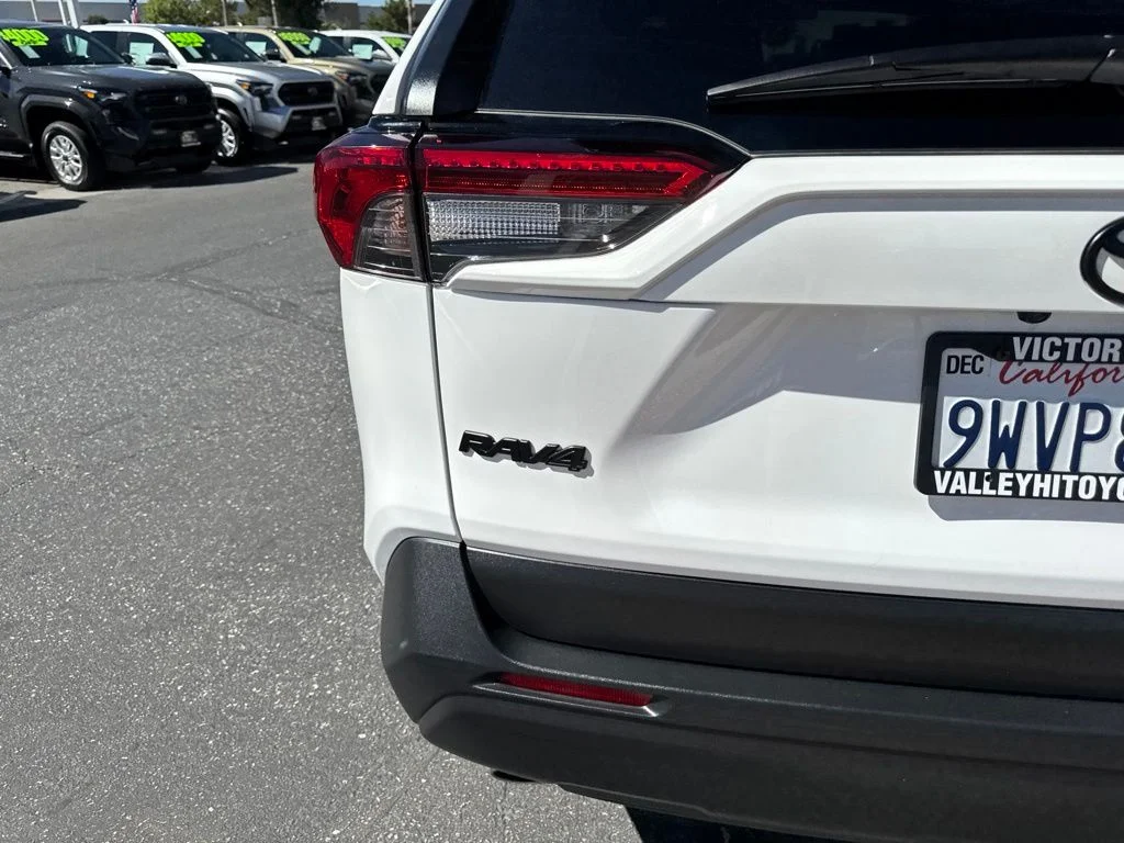 Used 2025 White Toyota XLE image 7