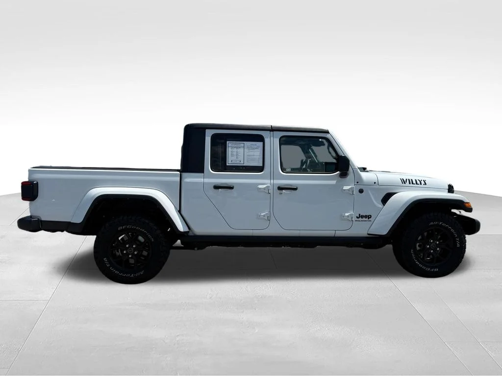Used 2024 White Jeep Willys image 29