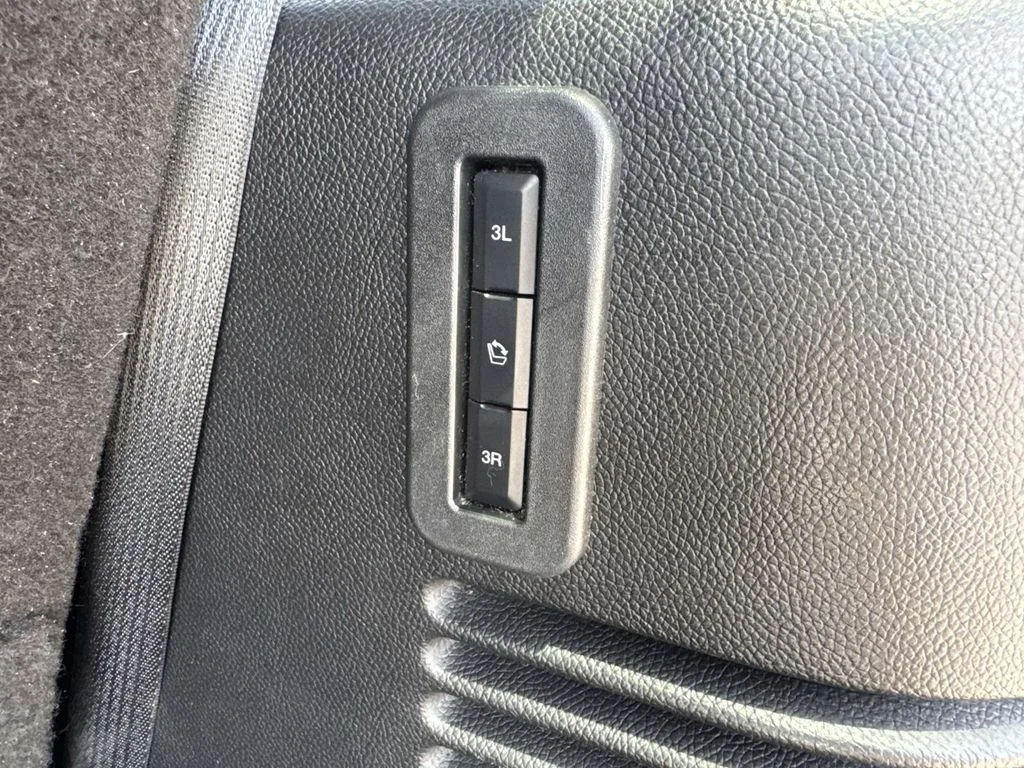Used 2017 White Lincoln Select image 20