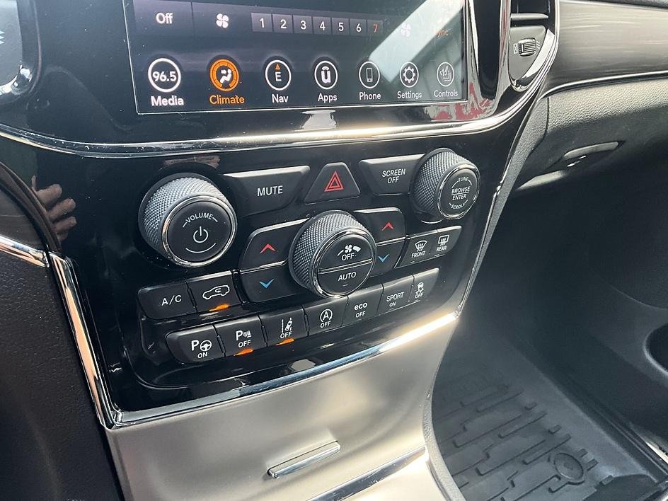 Used 2021 Black Jeep Limited image 22