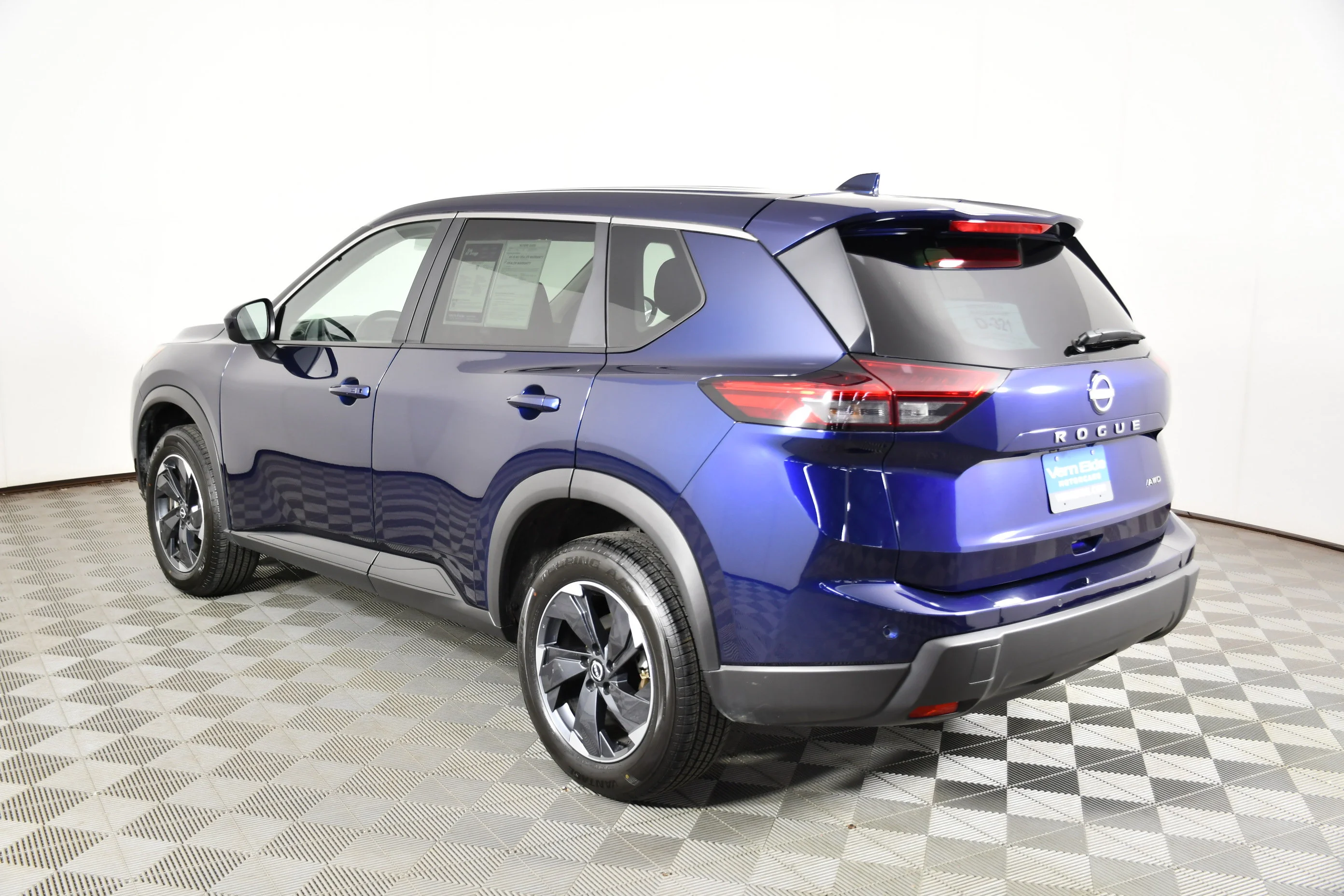 Used 2025 Deep Ocean Blue Pearl Nissan SV image 8