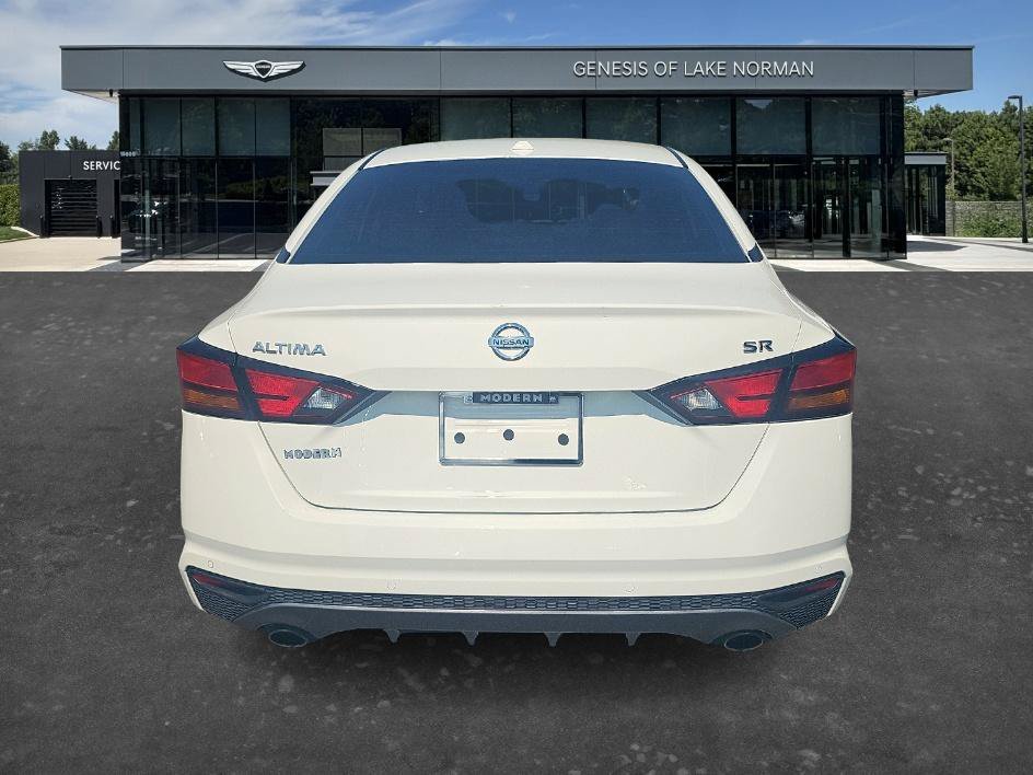 Used 2021 Glacier White Nissan 2.5 SR image 8