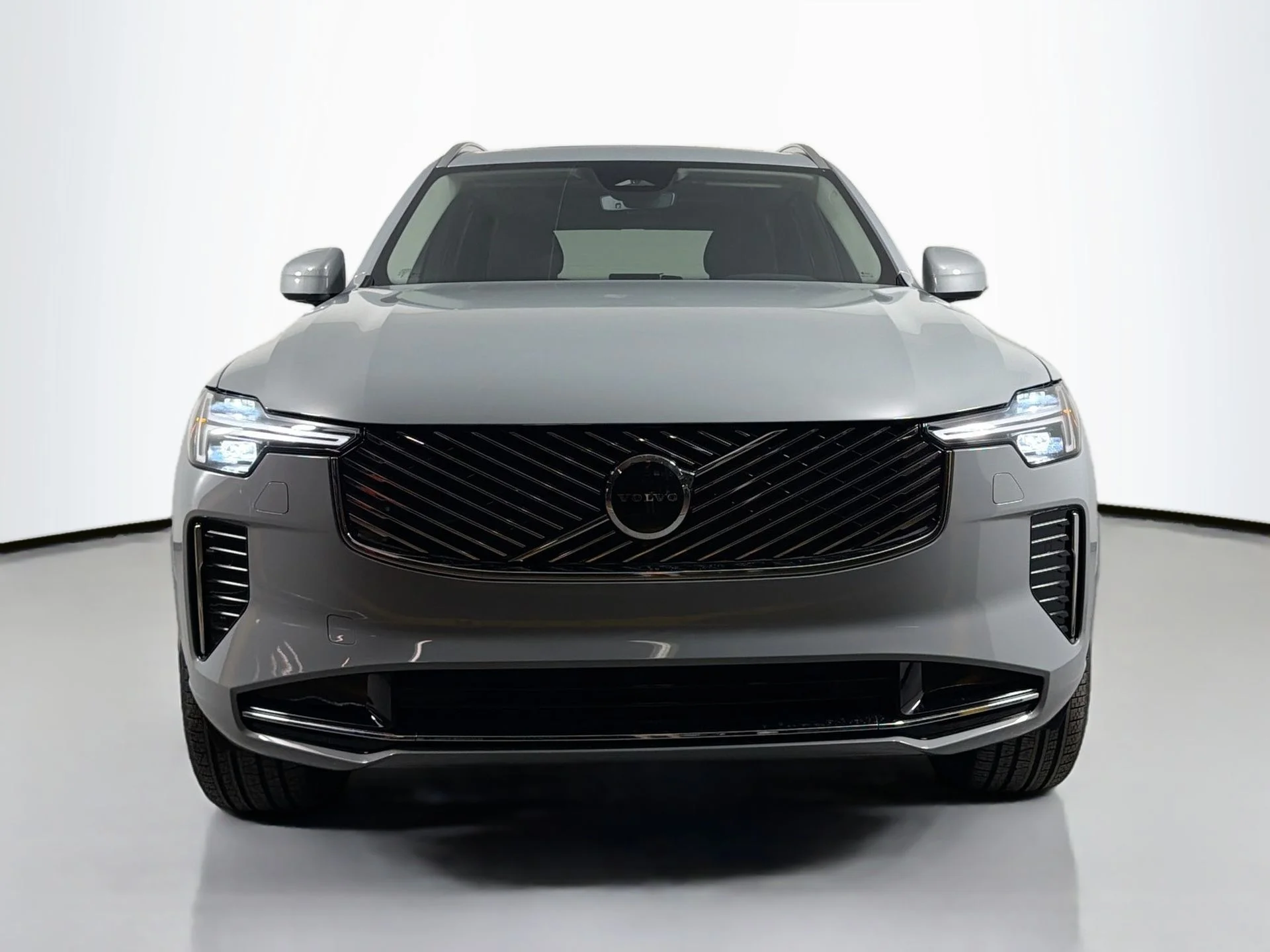 New 2026 Vapour Grey Volvo Core image 2