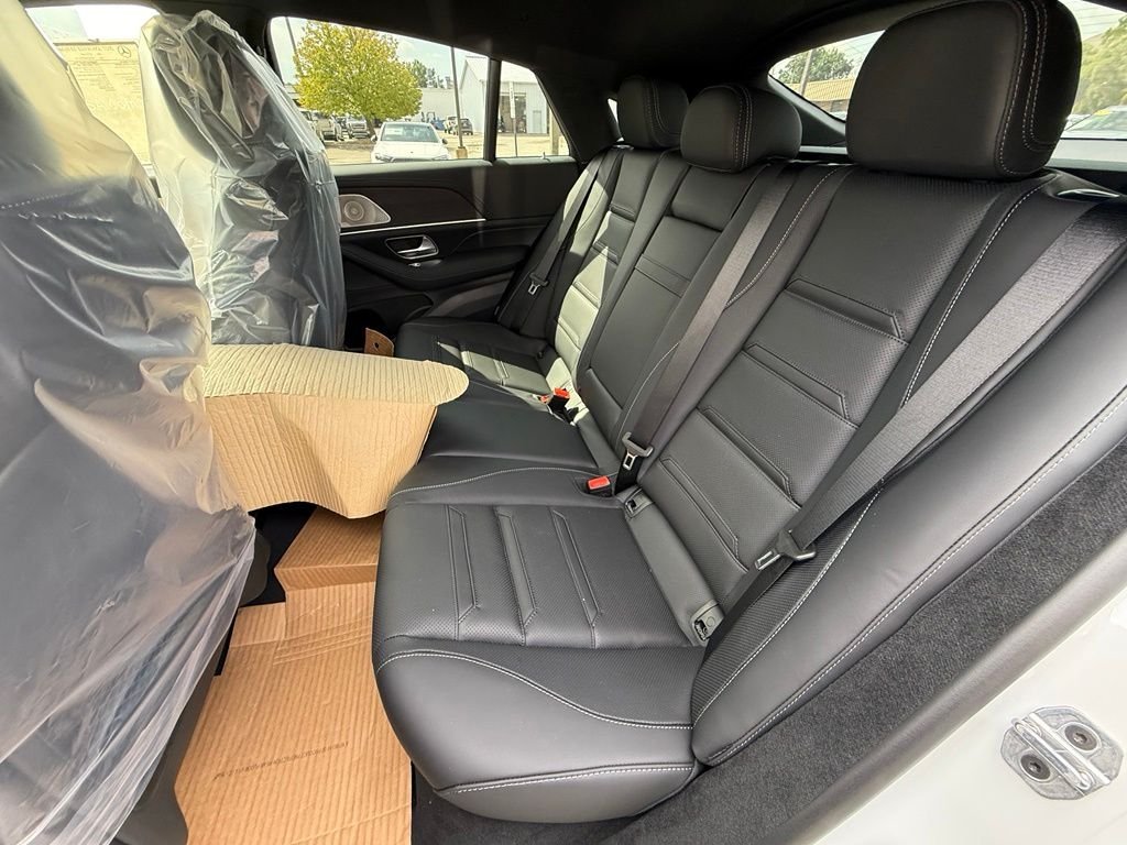 New 2027 MANUFAKTUR Moonlight White Metallic Mercedes-Benz AMG® GLE 53e 4MATIC+ Coupe image 10
