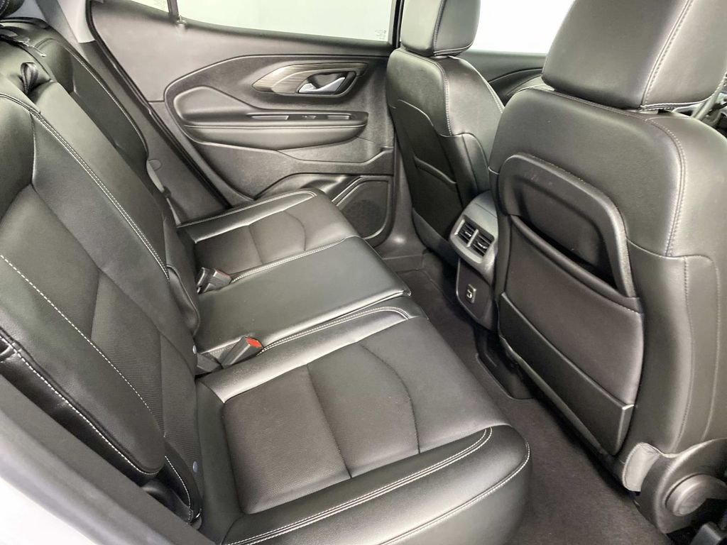 Used 2024 White GMC SLT image 12