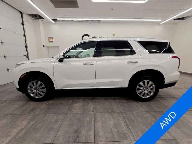 Used 2025 Hyper White Hyundai SEL image 2