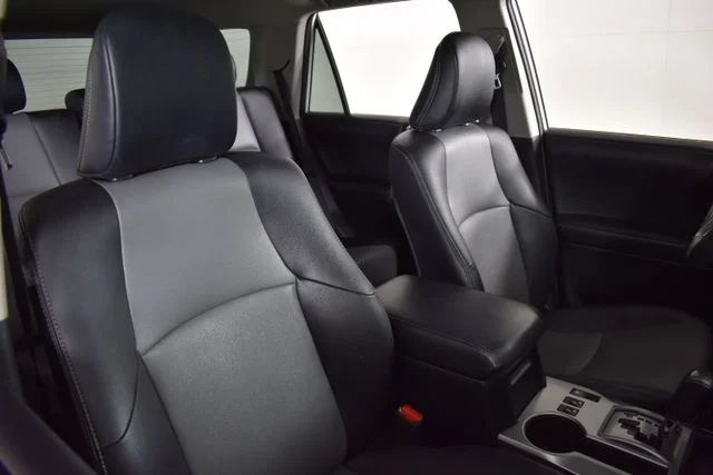 Used 2022 White Toyota SR5 Premium image 20