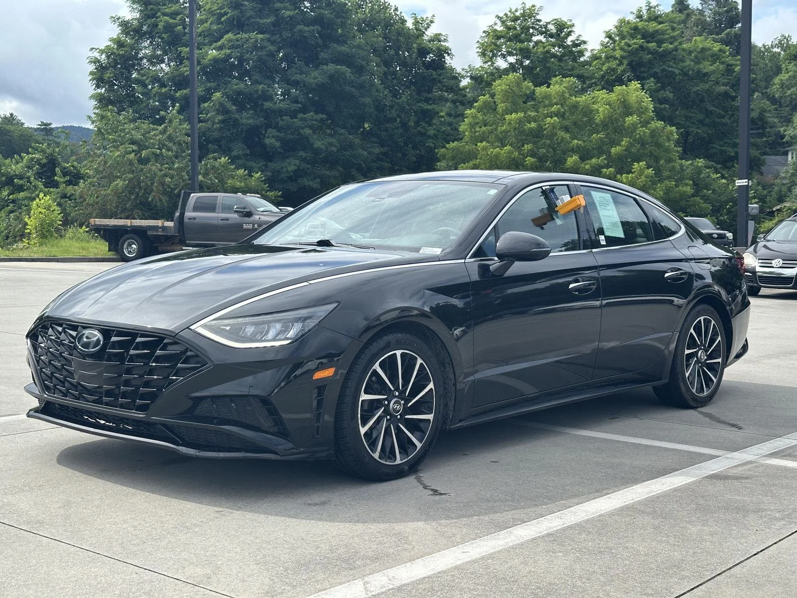 Used 2020 Phantom Black Hyundai SEL Plus image 3