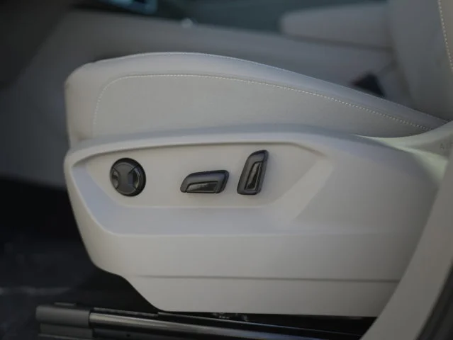 2026 Volkswagen Atlas SE w/Tech - Photo 26