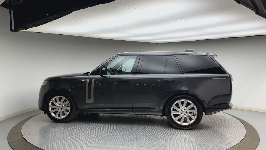 Certified Used 2025 Carpathian Gray Premium Metallic Land Rover SE image 5