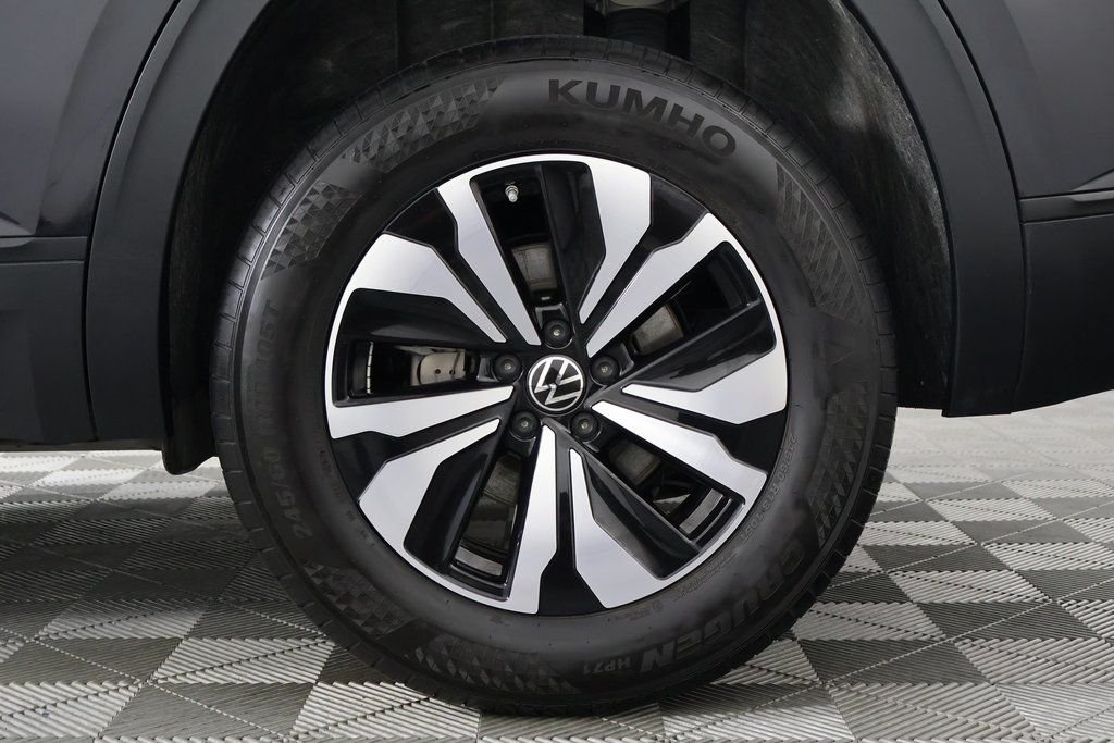 Used 2024 Deep Black Volkswagen 2.0T SE image 16