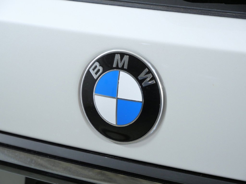 Used 2027 Mineral White Metallic BMW xDrive40i image 12