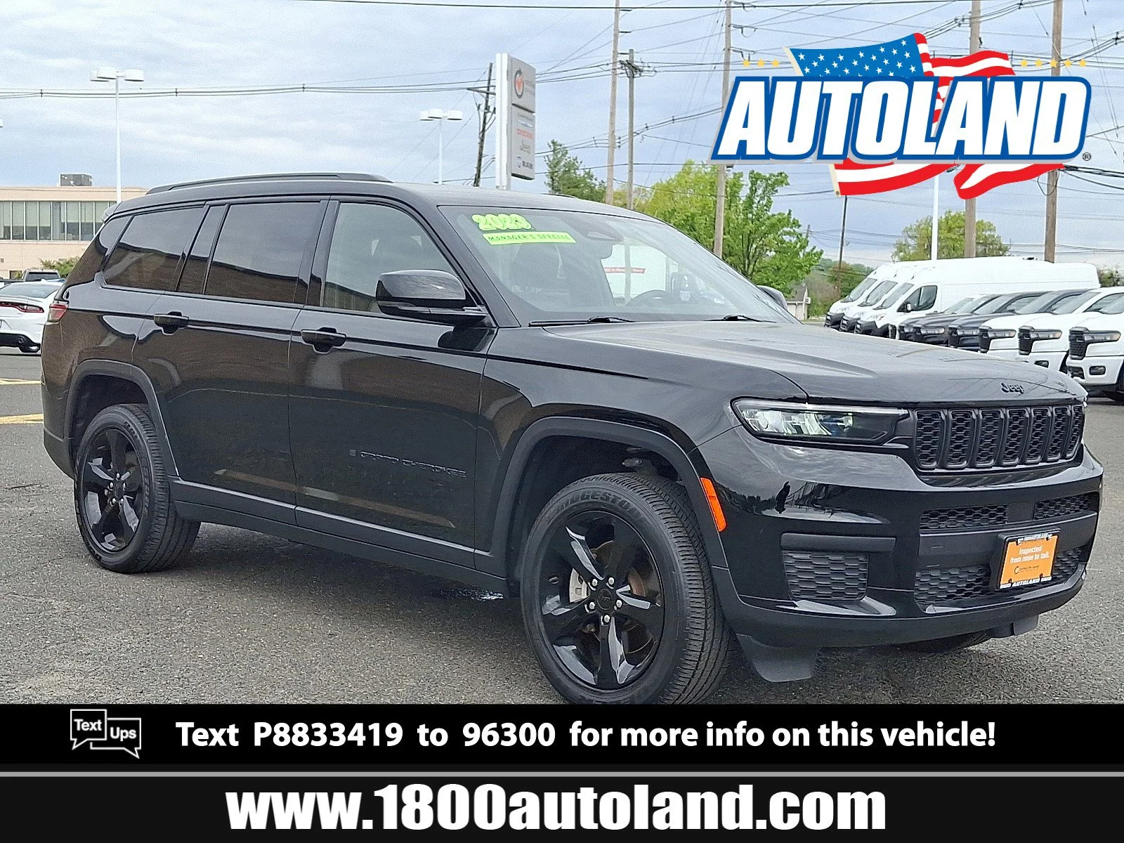 Used 2023 Diamond Black Crystal Pearlcoat Jeep Altitude image 1
