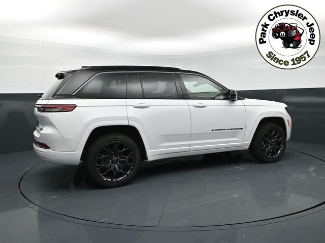 New 2026 Bright White Clear-Coat Exterior Paint Jeep Summit image 6