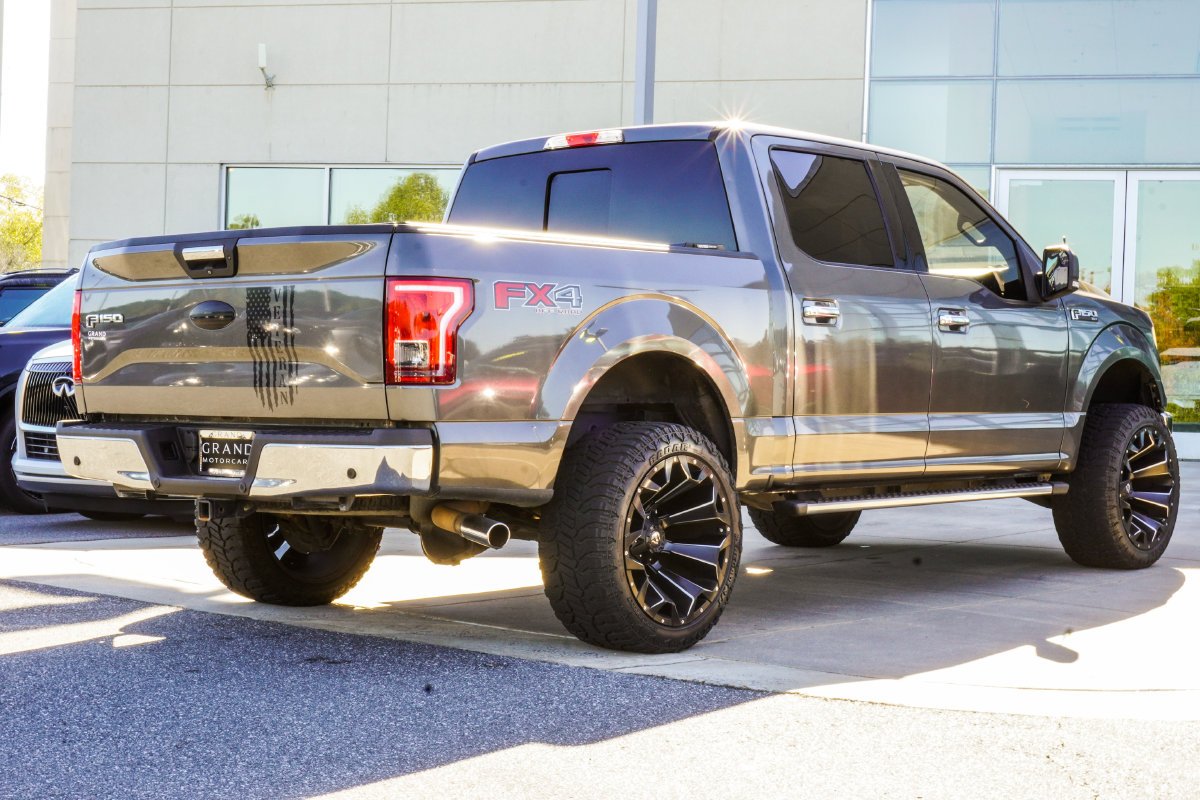 Used 2016 Gray Ford XLT image 13