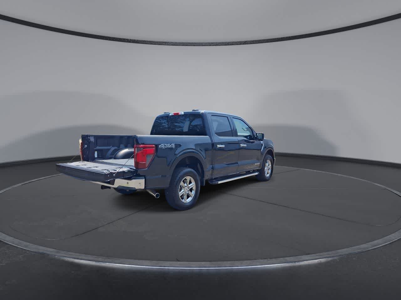 Used 2024 Agate Black Metallic Ford XLT image 8