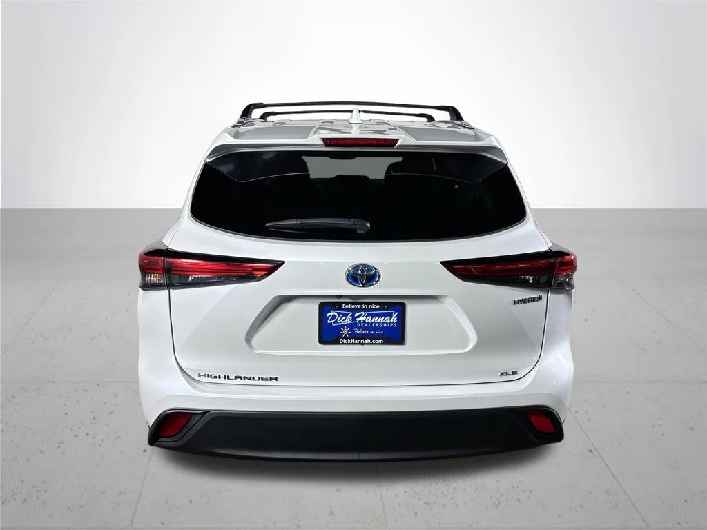 Used 2022 Beige Toyota XLE image 7
