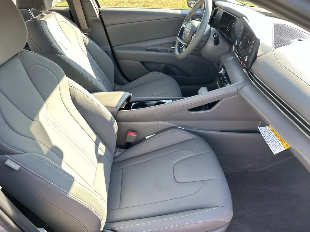 Used 2025  Hyundai Blue image 13