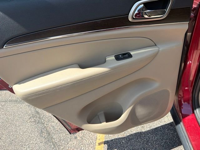 Used 2015 Red Jeep Limited image 16