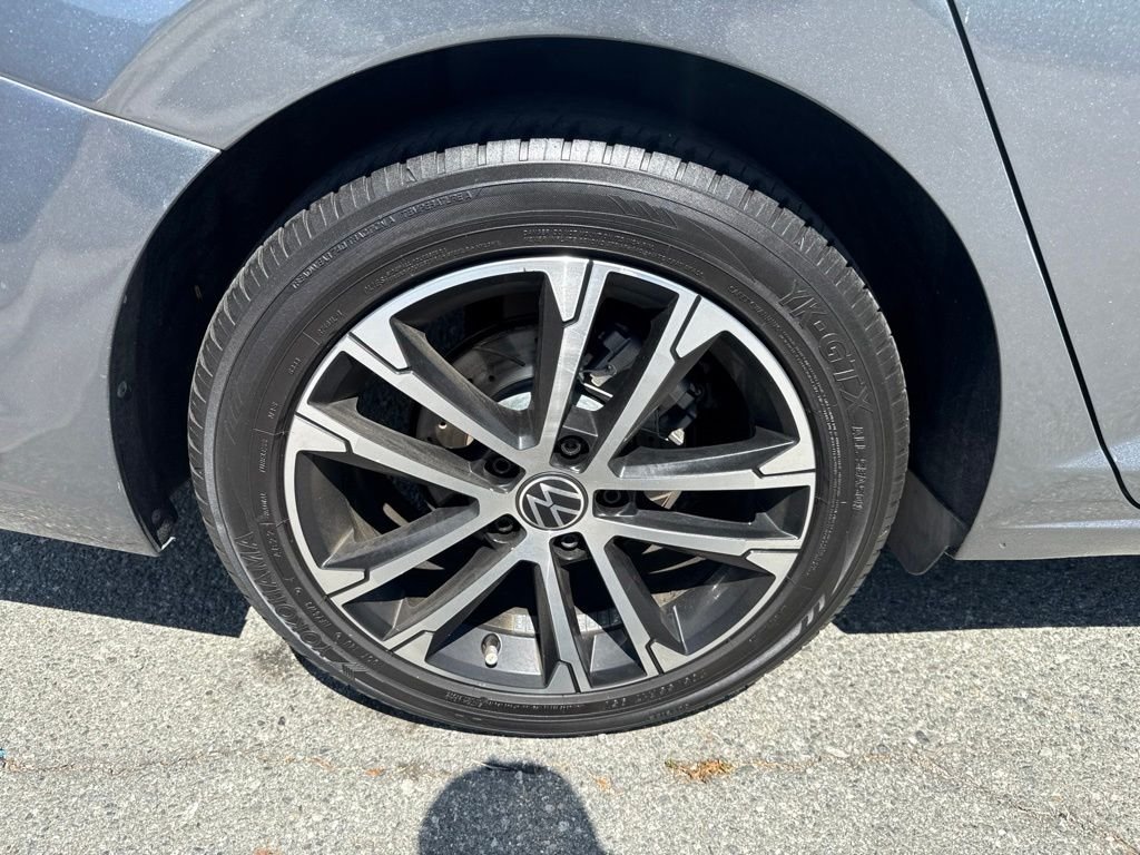 Used 2023 Gray Volkswagen 1.5T Sport image 9