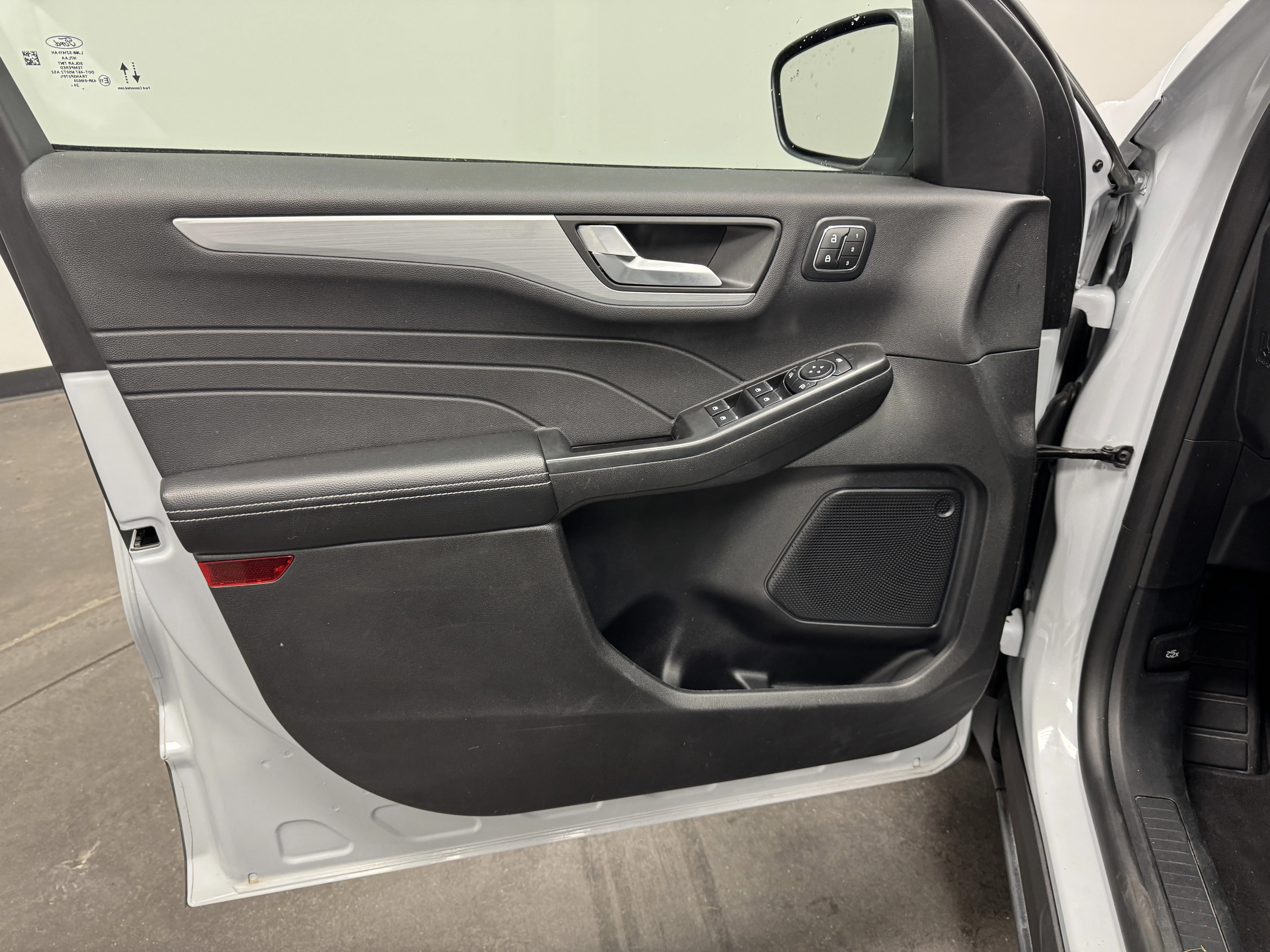 Used 2025 Space Silver Metallic Ford Platinum image 14