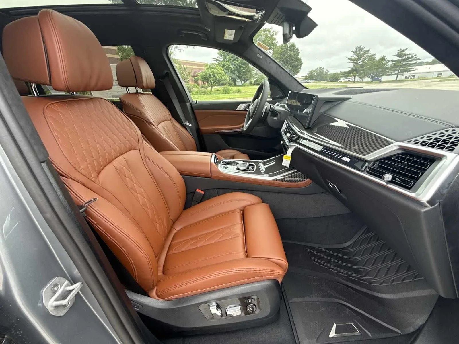 New 2026 Skyscraper Grey Metallic BMW M60i image 24
