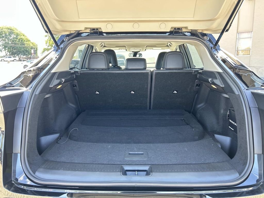Used 2023 Black Nissan ENGAGE image 11