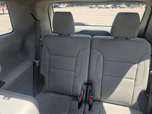 Used 2021 CAYENNE RED TINTCOAT GMC SLT image 25