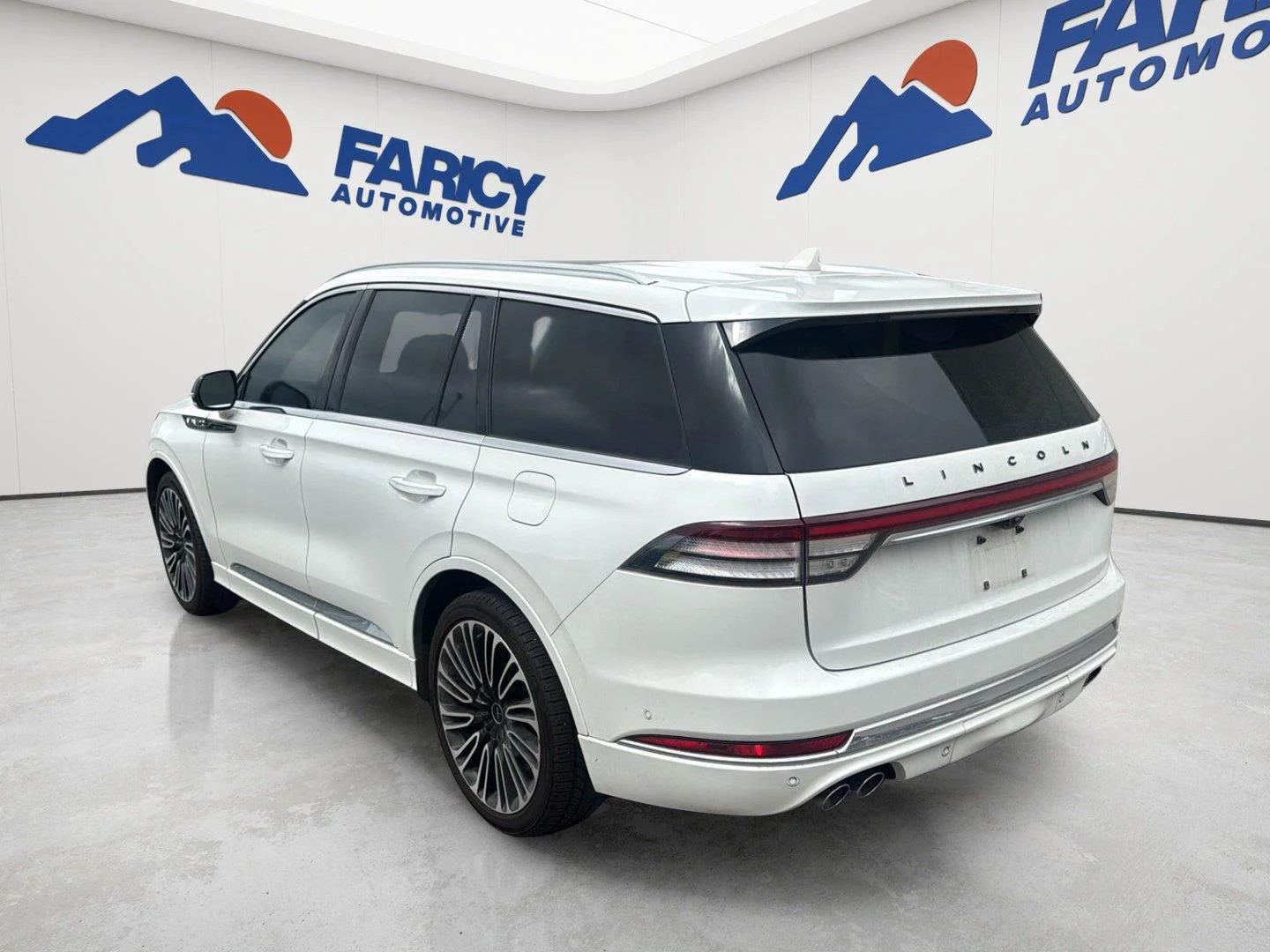Used 2023 Pristine White Metallic Tri-Coat Lincoln Black Label image 7