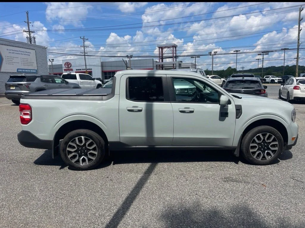 Used 2022 Green Ford Lariat image 9