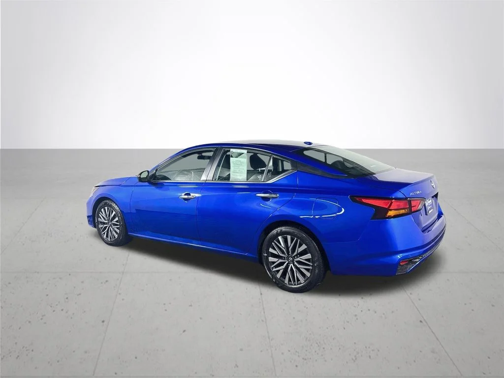 Used 2025 Blue Nissan 2.5 SV image 8