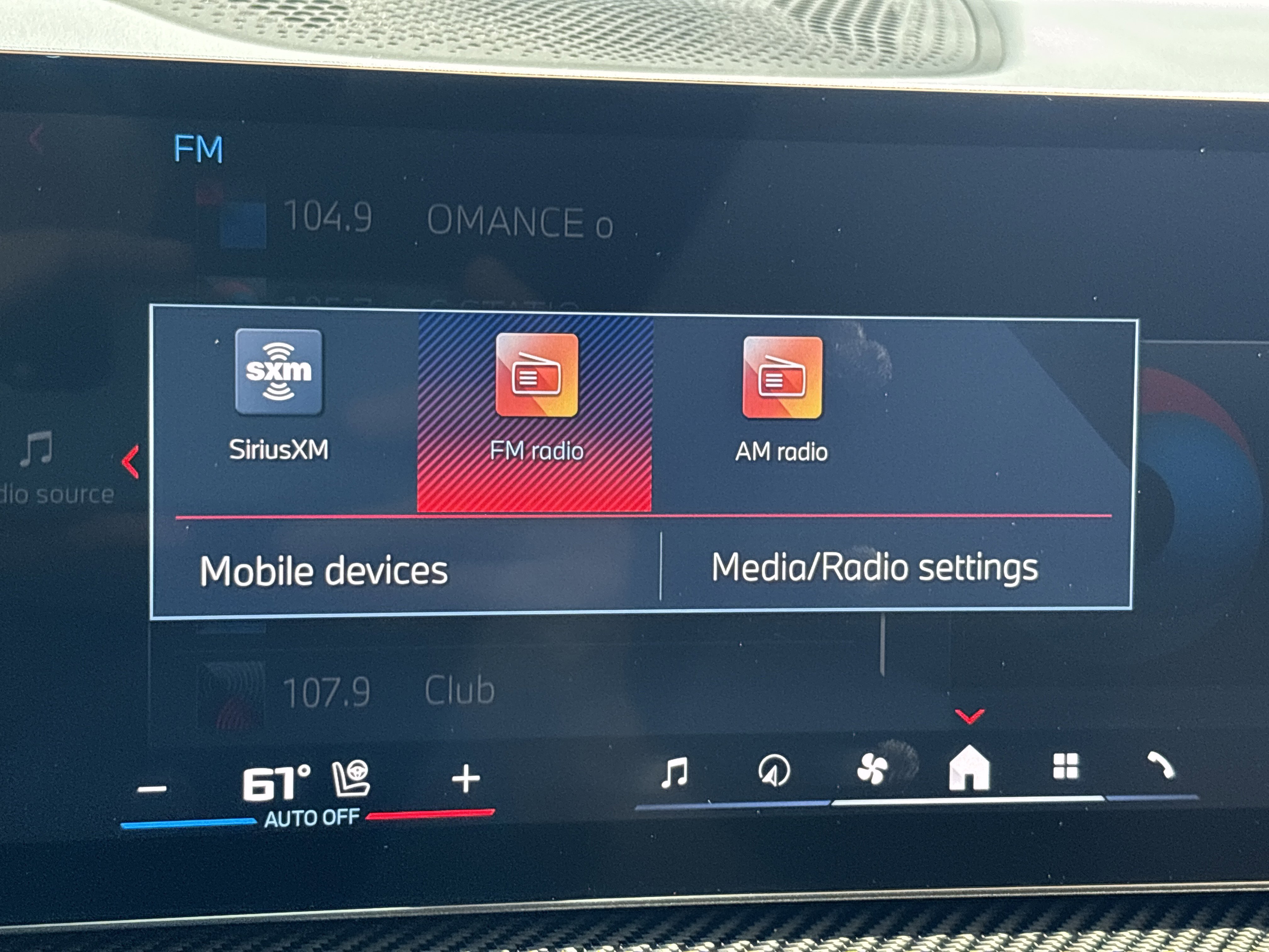 Used 2025 Mineral White Metallic BMW M60i image 38