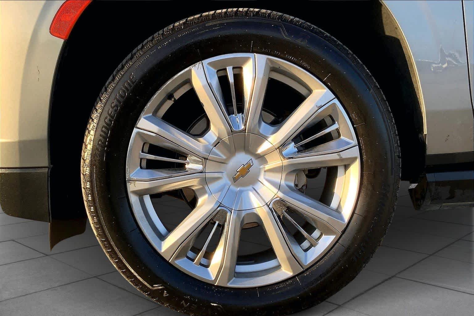 Used 2023 Sterling Gray Metallic Chevrolet High Country image 28
