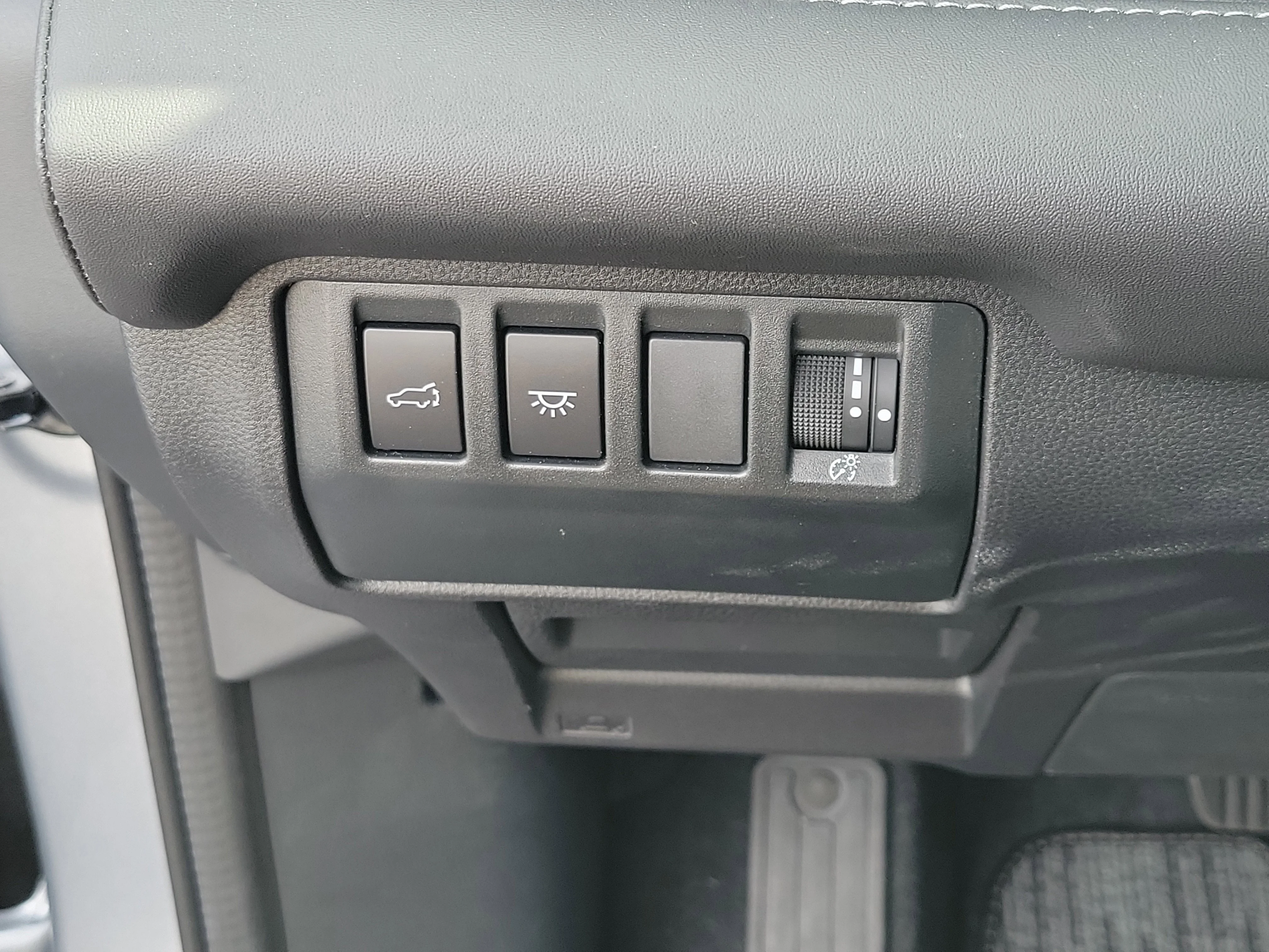 Used 2026 Ice Silver Metallic Subaru Limited image 27