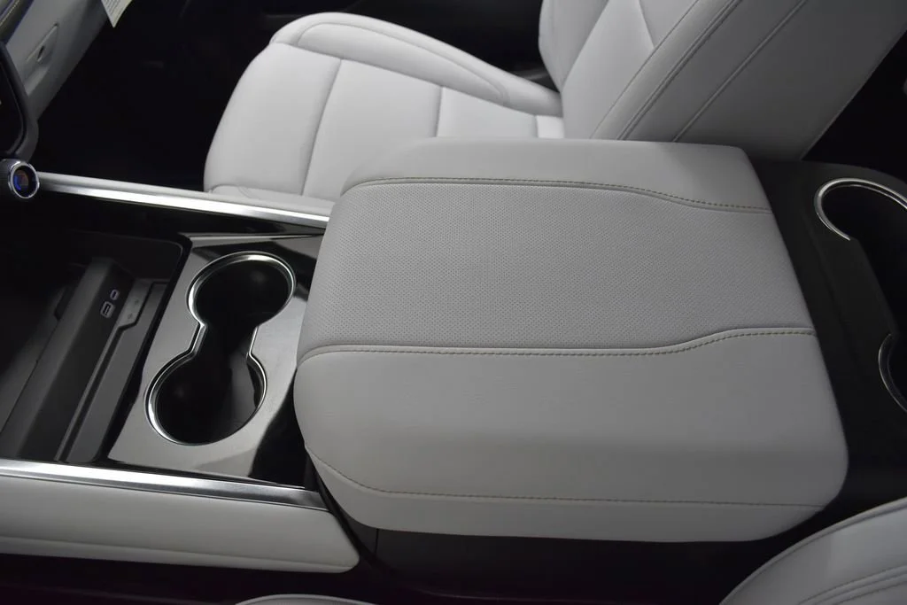 New 2026 Polar White Tricoat Chevrolet Premier image 18