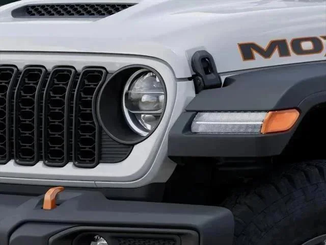 New 2026 Bright White Clear-Coat Exterior Paint Jeep Mojave image 114